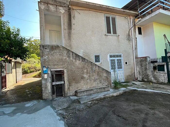 Appartamento trilocale in vendita in Via Santolo Rega, Pago Del Vallo Di Lauro