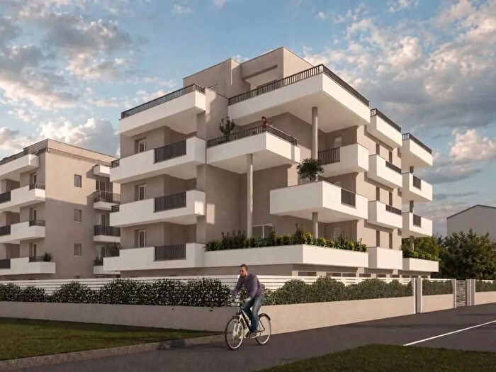 Appartamento con 5 locali in vendita in Modena