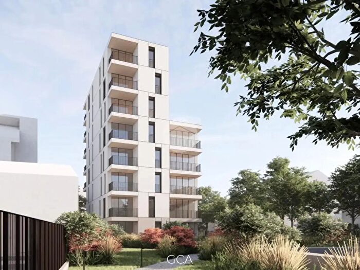 Appartamento quadrilocale in vendita in Via Piave, Rho