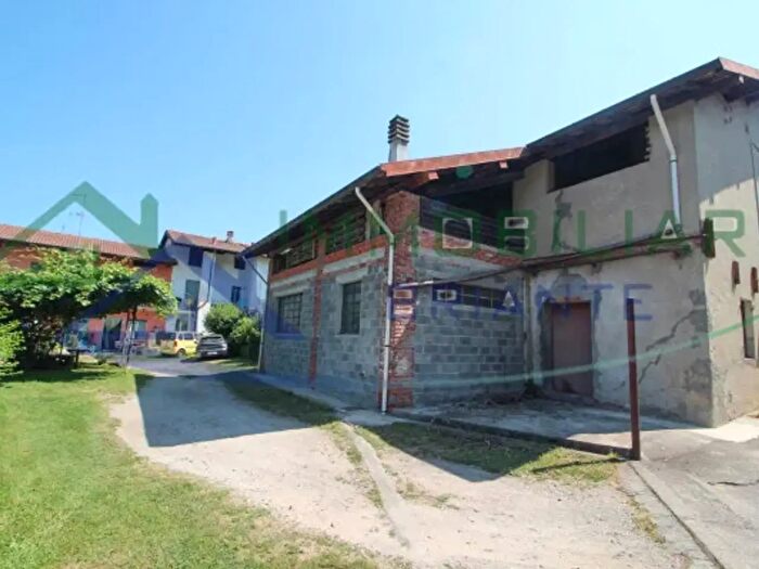 Casa quadrilocale in vendita in Via Varese, Taino