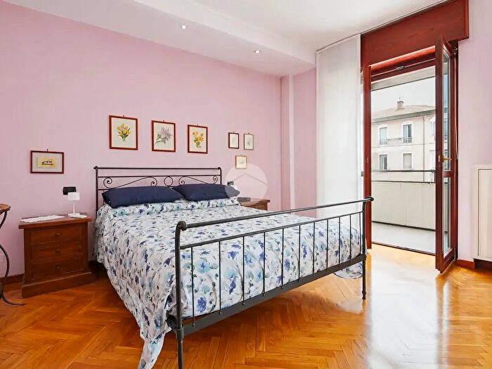Appartamento trilocale in vendita in Via Varesina, Milano