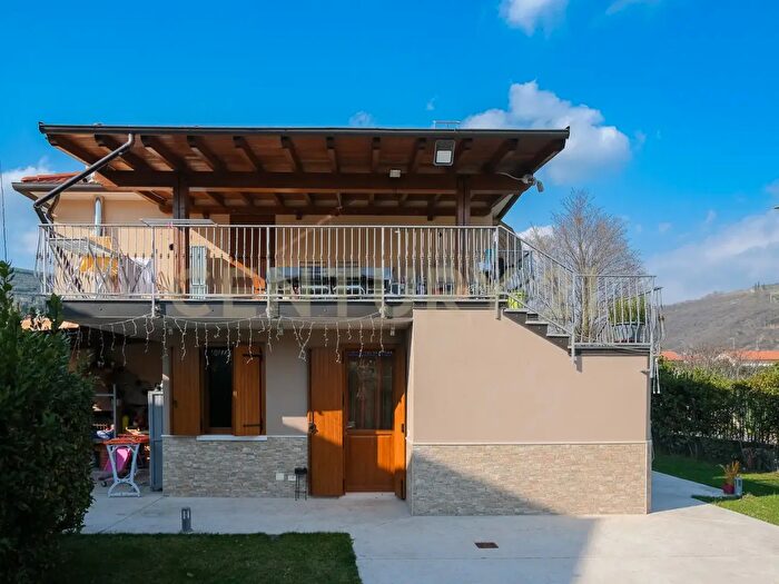 Casa con 10 locali in vendita in Via Giovanni Ventitreesimo, Mezzane Di Sotto