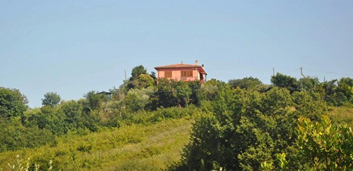 Casa con 9 locali in vendita in Rosignano Marittimo