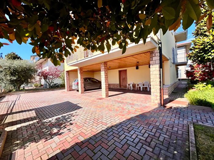 Casa con 8 locali in vendita in Via Chiesa di Tipano, Cesena