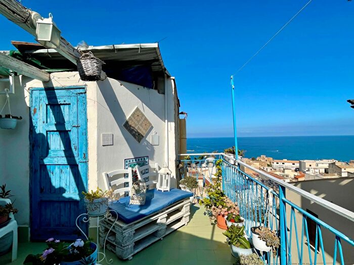 Casa quadrilocale in vendita in Via Raffaello Sanzio, Castellammare Del Golfo