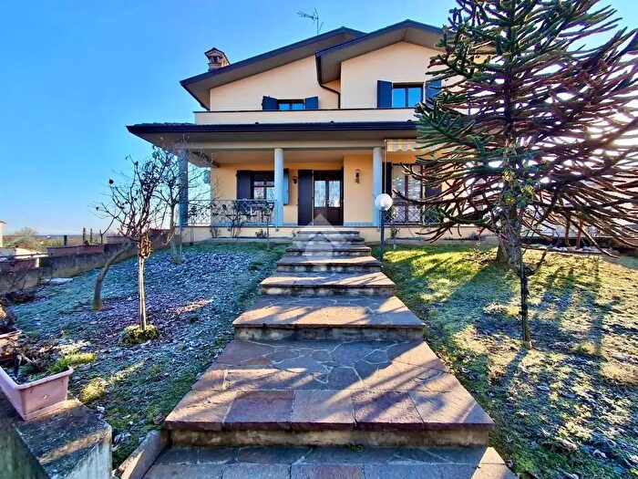 Casa con 6 locali in vendita in Località Costa Godi, San Giorgio Piacentino