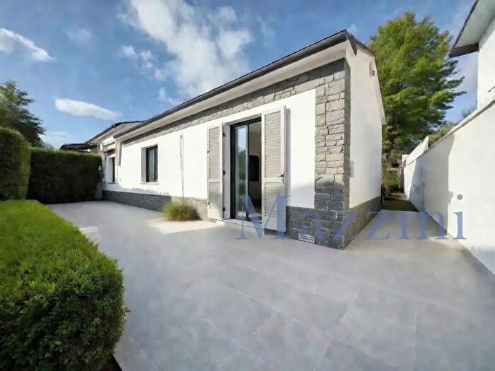 Casa quadrilocale in vendita in Via Amendola, Forte Dei Marmi