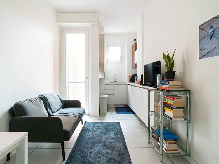 Appartamento bilocale in affitto in Via Ambrogio Binda, Barona, Milano