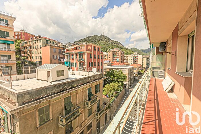 Appartamento quadrilocale in vendita in Via Giovanni Arrivabene, Genova