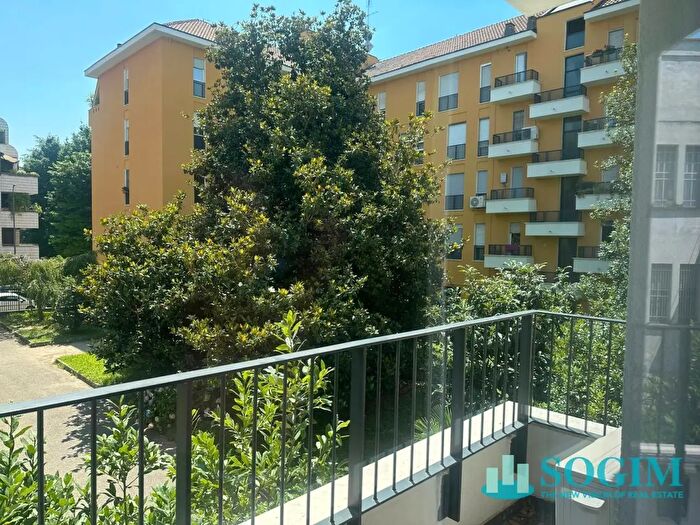 Appartamento trilocale in affitto in Via Maffei, Milano