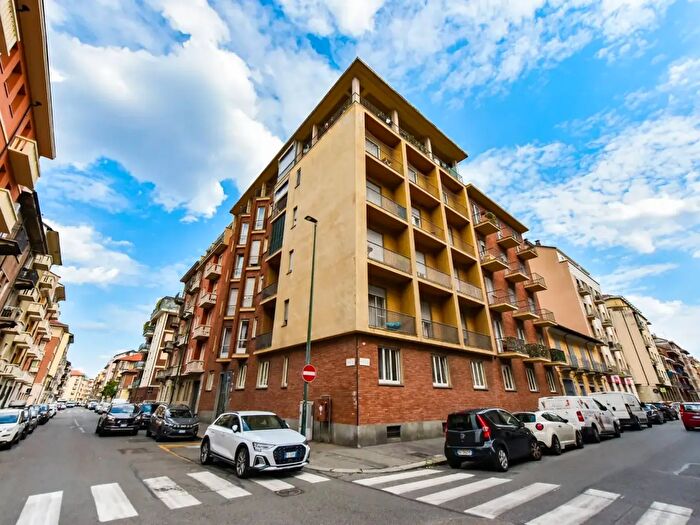 Appartamento con 5 locali in vendita in Via Romagnano, Torino