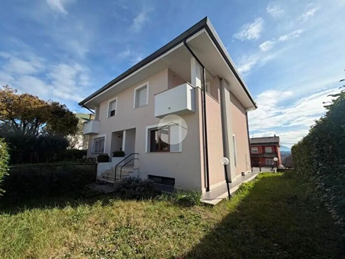 Casa con 7 locali in affitto in Via Risorgimento, Fara In Sabina