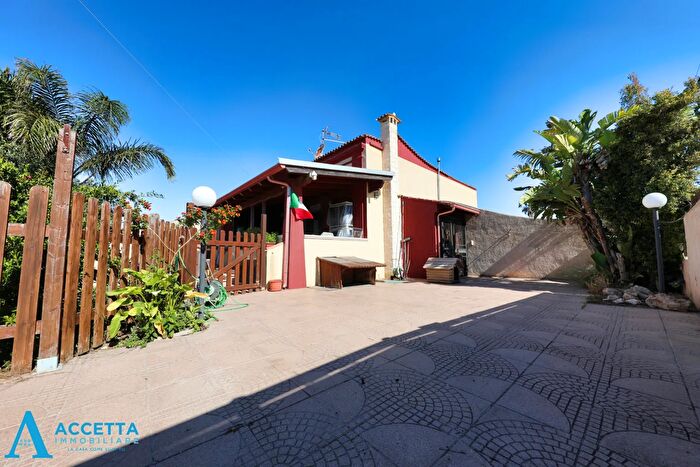 Casa trilocale in vendita in Via Razze, Taranto