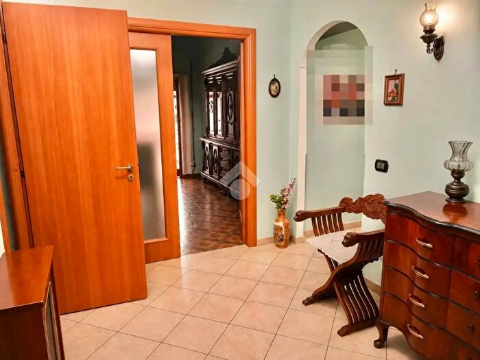 Appartamento trilocale in vendita in Via Impruneta, Roma