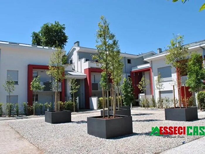 Appartamento quadrilocale in vendita in Via Dante, Casirate DAdda