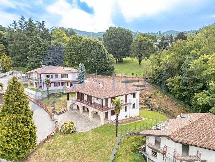 Casa con 6 locali in vendita in Via Don E Ronchi Dolzago, Dolzago