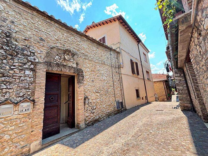 Casa con 5 locali in vendita in Montebuono, Montebuono