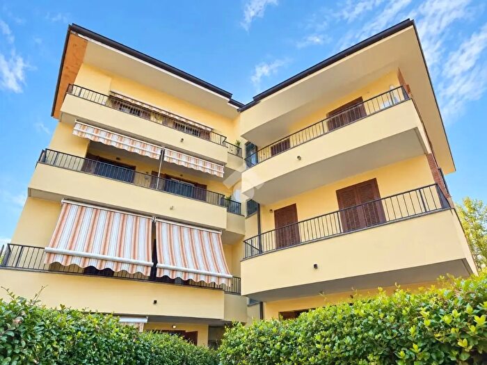 Appartamento trilocale in vendita in Via Pisa, Nova Milanese