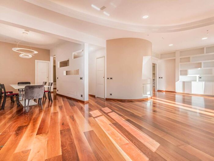 Appartamento con 5 locali in affitto in Via Carlo Fea, Bologna, Roma