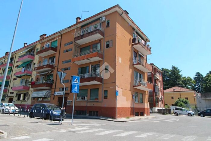 Appartamento quadrilocale in vendita in Via Giacomo Marzari, Vicenza