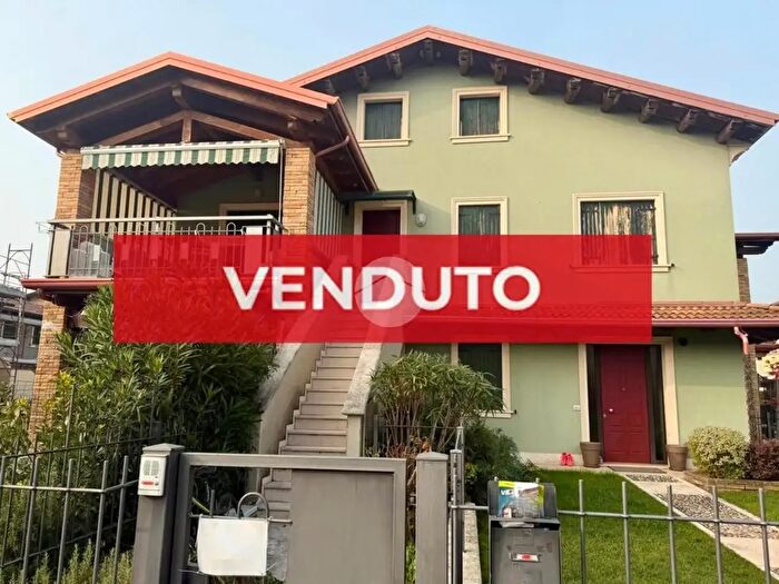 Appartamento con 6 locali in vendita in Vicolo Belluno, Valeggio Sul Mincio