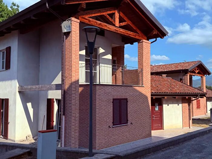 Casa con 7 locali in vendita in Strada Pracarbone, Villanova Mondovi'
