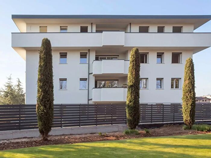 Appartamento trilocale in vendita in Via Ferrara, Meda