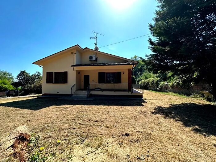 Casa con 8 locali in vendita in Marliana