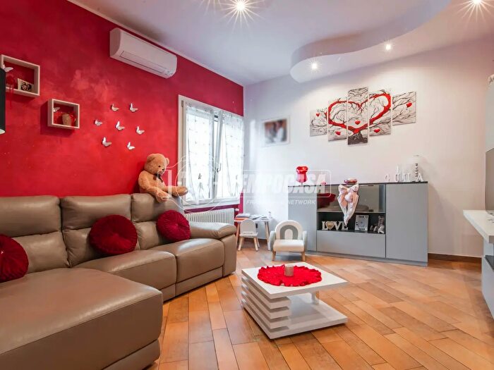 Casa trilocale in vendita in Via Giuseppe Garibaldi, Gorla Minore