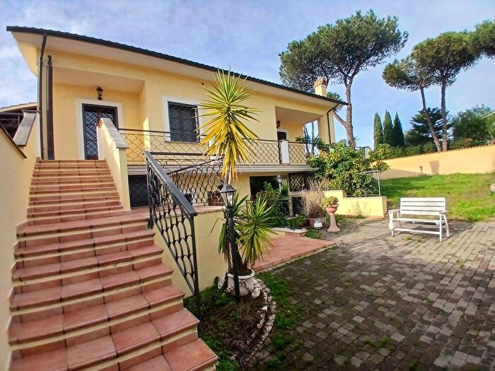 Casa con 6 locali in affitto in Via Giulio Pittarelli, Casal Lumbroso, Roma