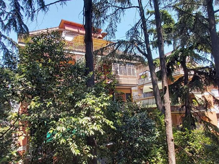 Appartamento con 5 locali in affitto in Via Genzano, Colli Albani, Roma