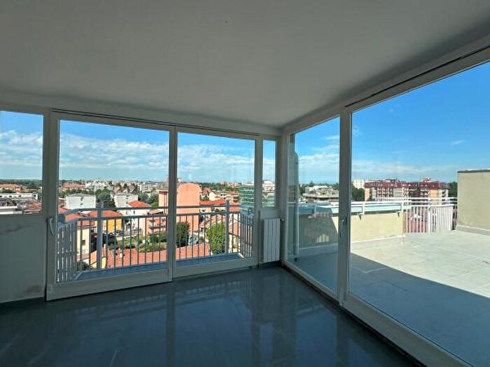 Appartamento trilocale in vendita in Via Cardinale Andrea Ferrari, Rho