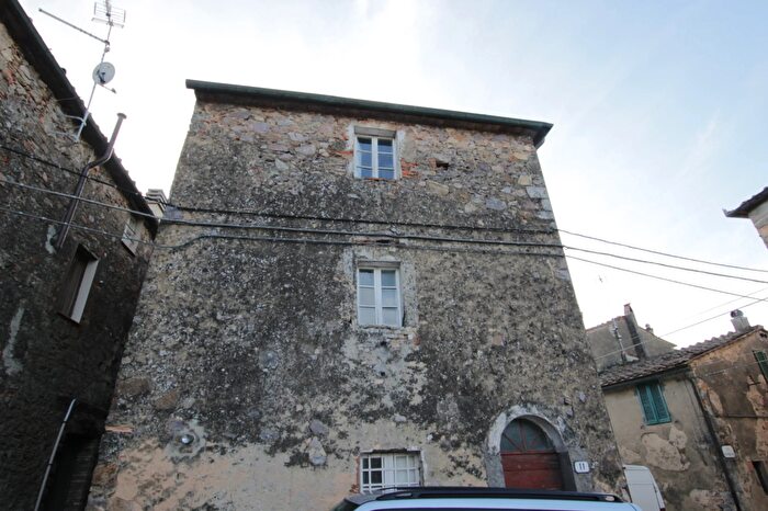 Appartamento trilocale in vendita in Via della Fonte, Monticiano