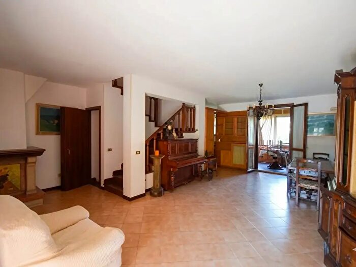 Casa quadrilocale in vendita in Piacenza