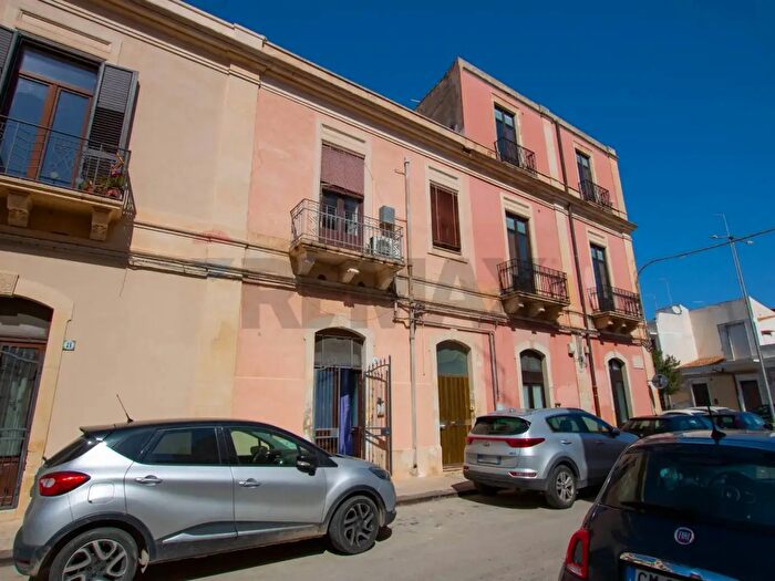 Appartamento trilocale in vendita in Via Pindaro a, Siracusa