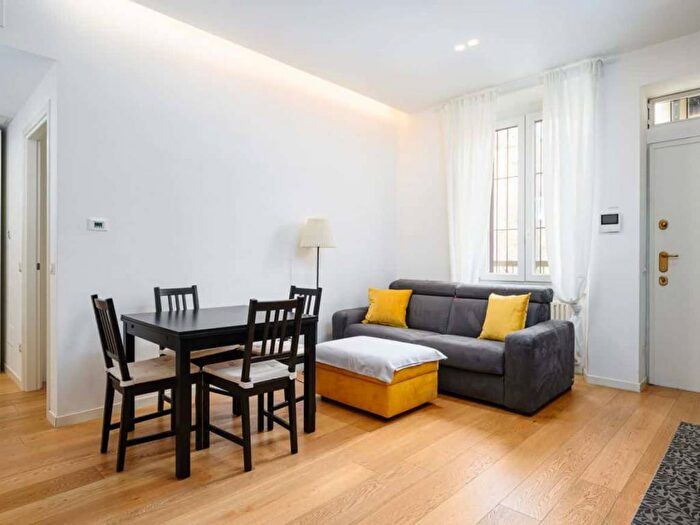 Appartamento trilocale in affitto in Viale Bligny, Bocconi, Milano