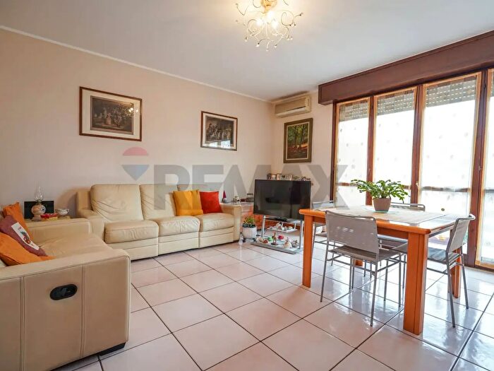 Appartamento quadrilocale in vendita in Via Alessandro Manzoni, Cenate Sotto