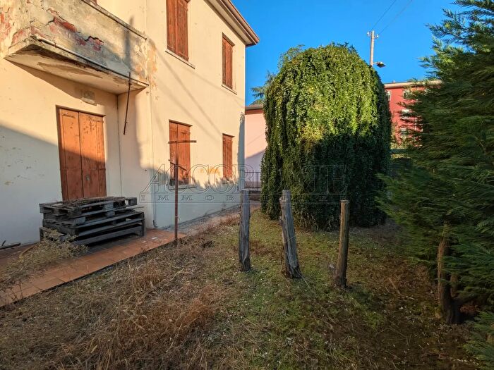 Casa con 8 locali in vendita in Via Tiziano Vecellio, Padova