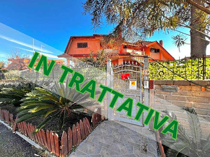 Casa con 9 locali in vendita in Viale Alabama, Ladispoli