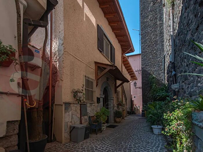 Casa con 10 locali in vendita in Via Corte Vecchia, Pofi