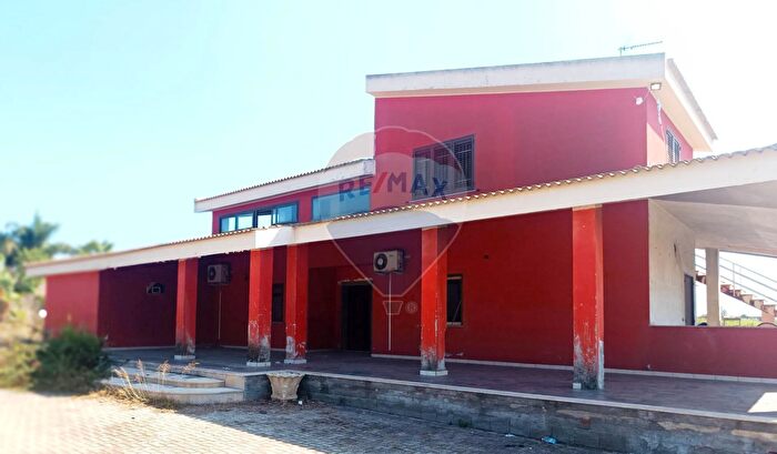 Casa con 8 locali in vendita in Contrada Mortelletto, Augusta