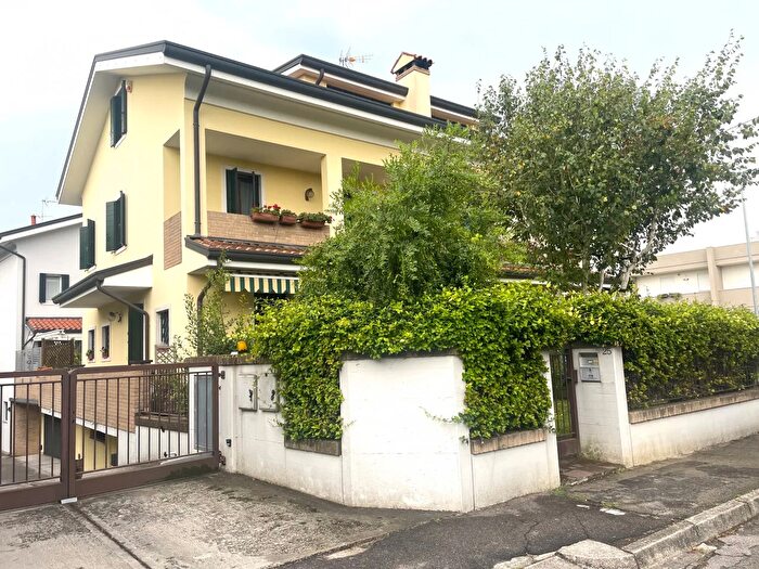 Casa con 6 locali in vendita in Via Ferdinando Magellano, Selvazzano Dentro