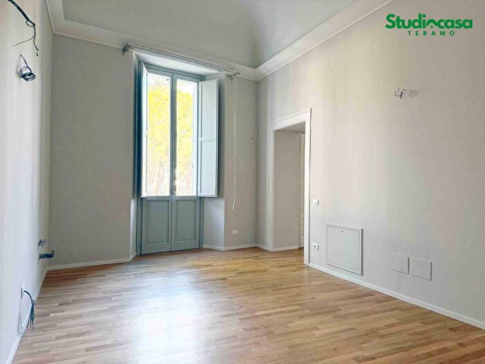 Appartamento bilocale in affitto in Viale Giuseppe Mazzini, Centro, Teramo