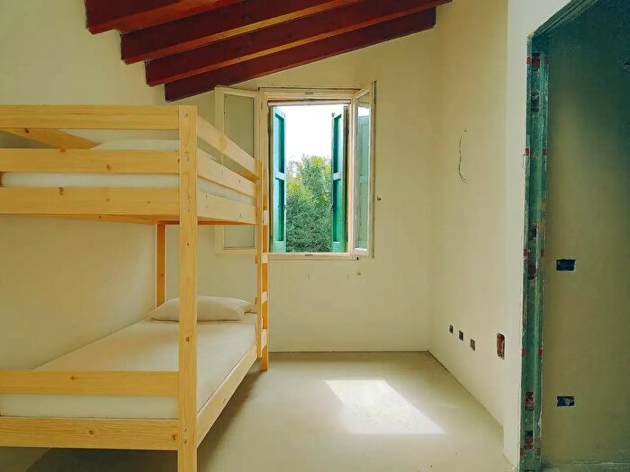 Casa con 6 locali in vendita in Mirandola