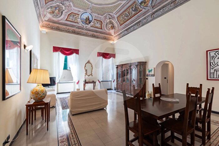 Appartamento con 8 locali in vendita in Via XX Settembre, Alassio