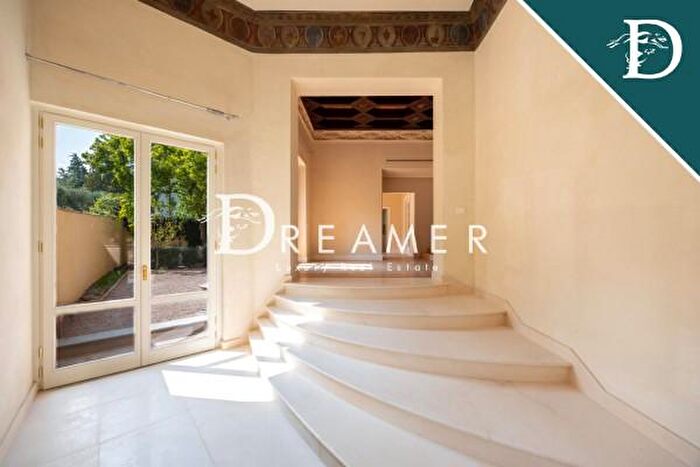 Casa con 6 locali in vendita in Viale Michelangelo, Firenze