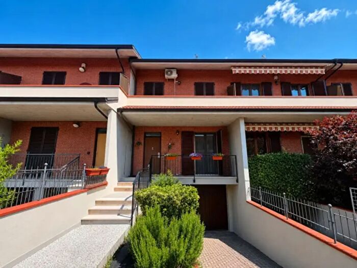 Casa con 5 locali in vendita in Via Don Michele Rua, Borgo San Martino