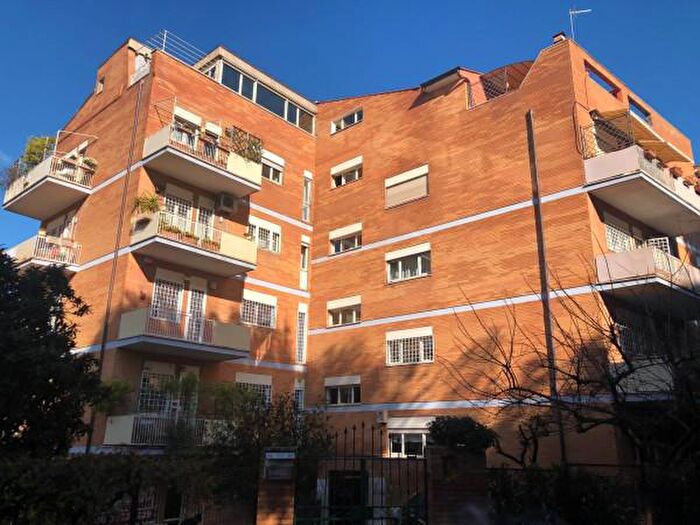 Appartamento con 6 locali in vendita in Via Bartolomeo Gosio, Roma