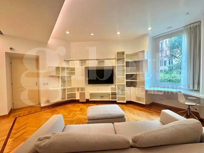 Appartamento quadrilocale in vendita in Largo Tenente Bellini, Roma