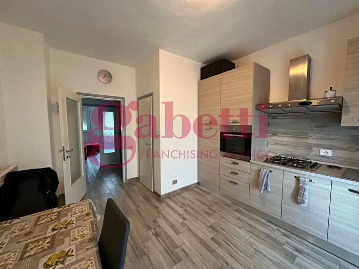 Appartamento con 5 locali in vendita in Piazza Primo Maggio, Collesalvetti